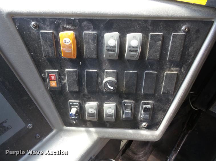 image for item EI9918 2000 International 3800 school bus