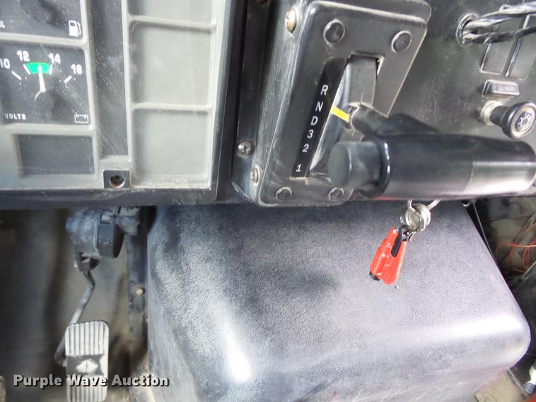 image for item EI9918 2000 International 3800 school bus