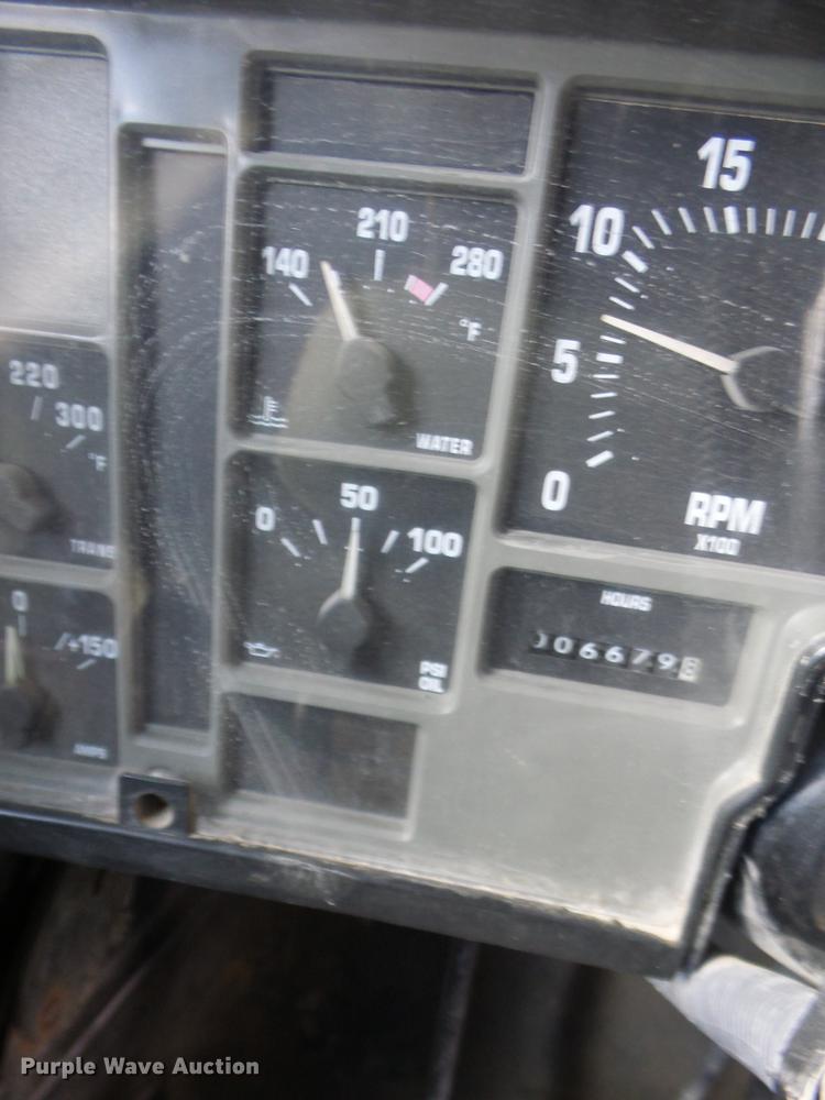 image for item EI9918 2000 International 3800 school bus