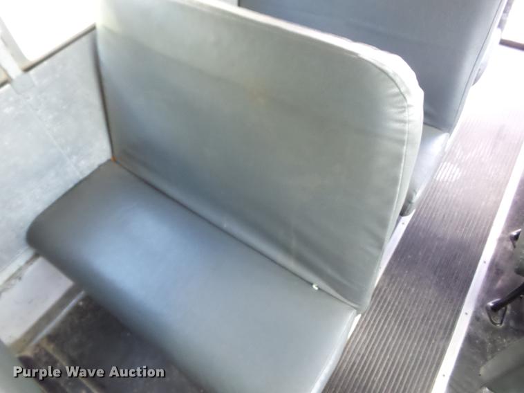 image for item EI9918 2000 International 3800 school bus