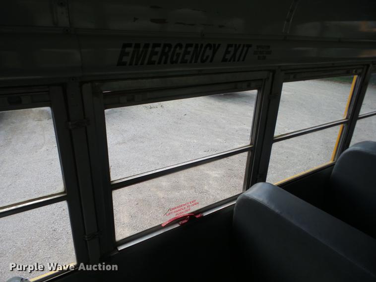 image for item EI9918 2000 International 3800 school bus
