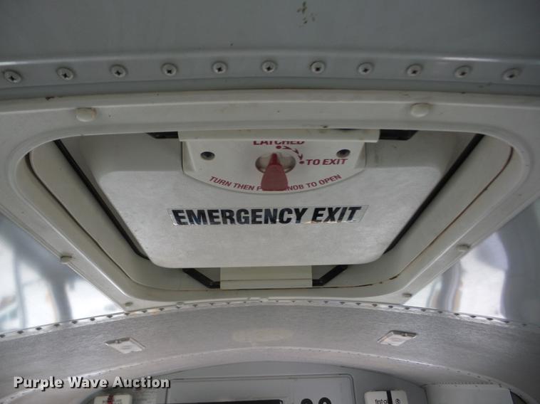 image for item EI9918 2000 International 3800 school bus