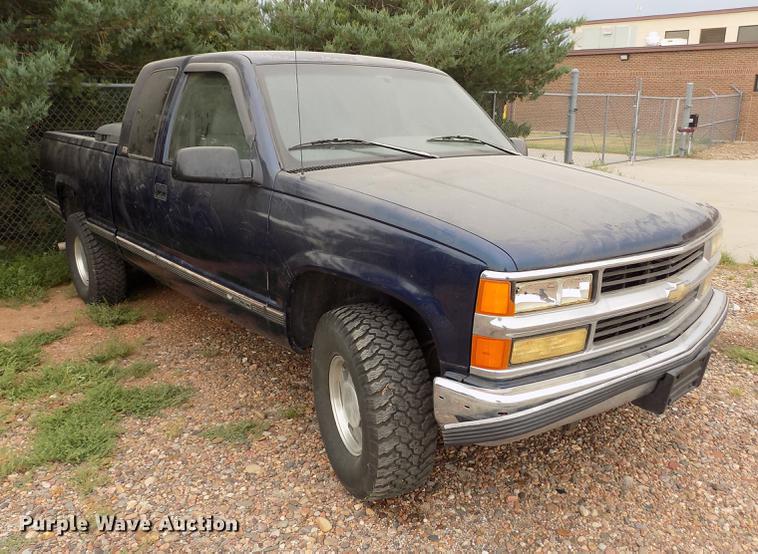 image for item ER9052 1996 Chevrolet Silverado 1500 Ext. Cab pickup truck