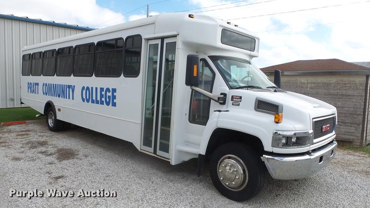 image for item ES9437 2006 GMC C5500 bus