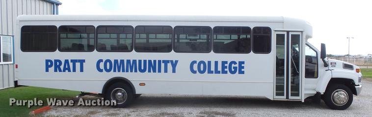 image for item ES9437 2006 GMC C5500 bus