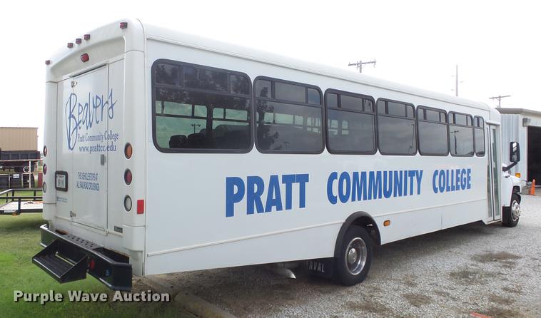 image for item ES9437 2006 GMC C5500 bus