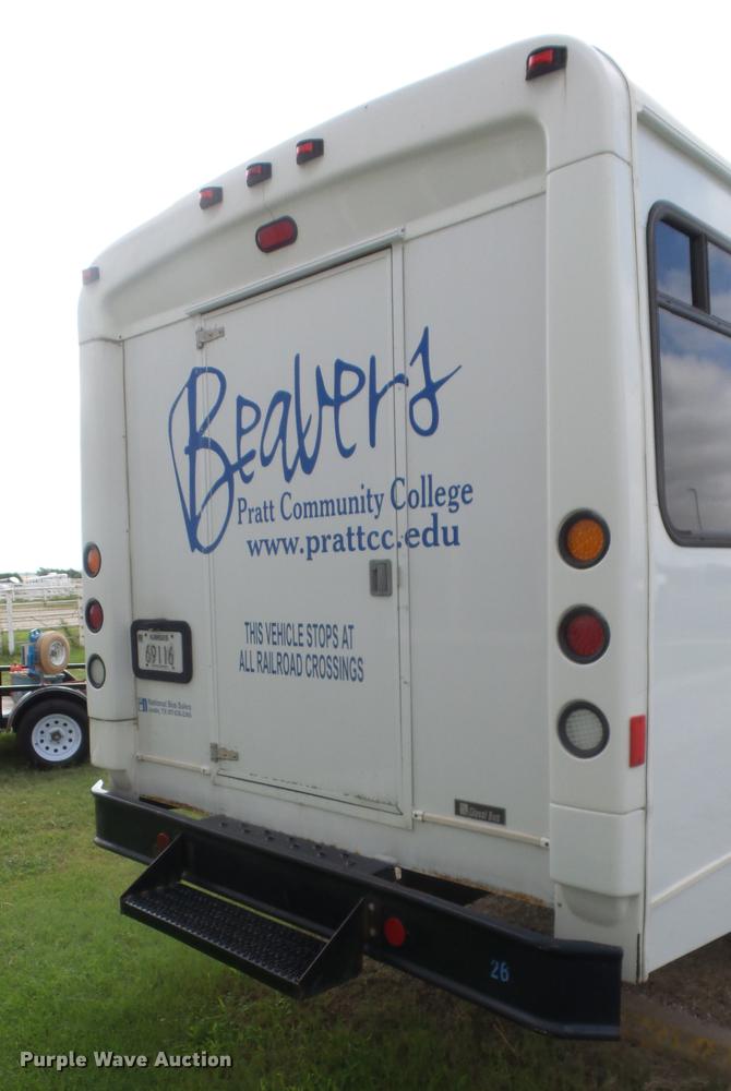 image for item ES9437 2006 GMC C5500 bus