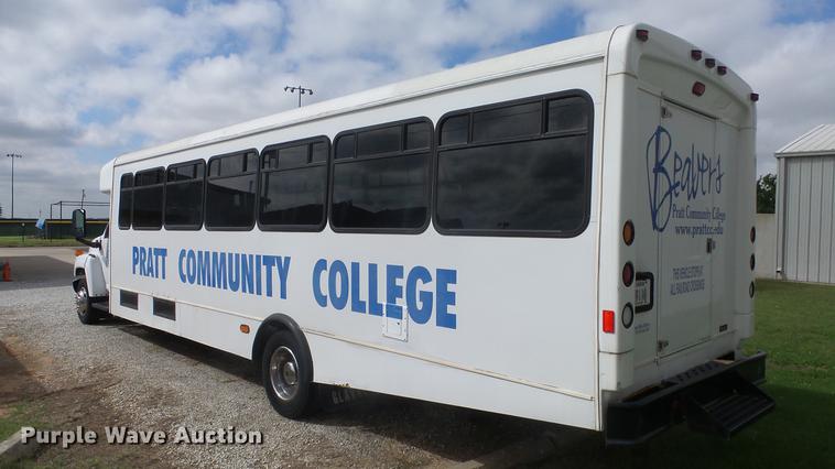 image for item ES9437 2006 GMC C5500 bus