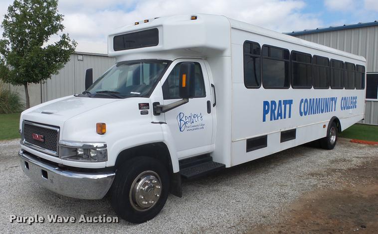 image for item ES9437 2006 GMC C5500 bus