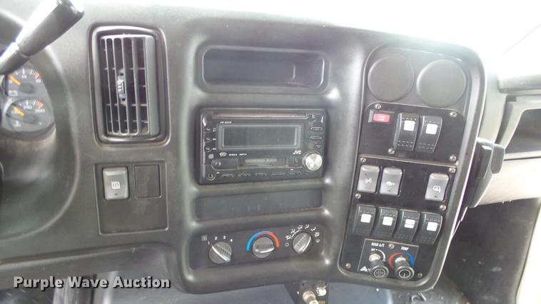 image for item ES9437 2006 GMC C5500 bus