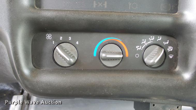 image for item ES9437 2006 GMC C5500 bus