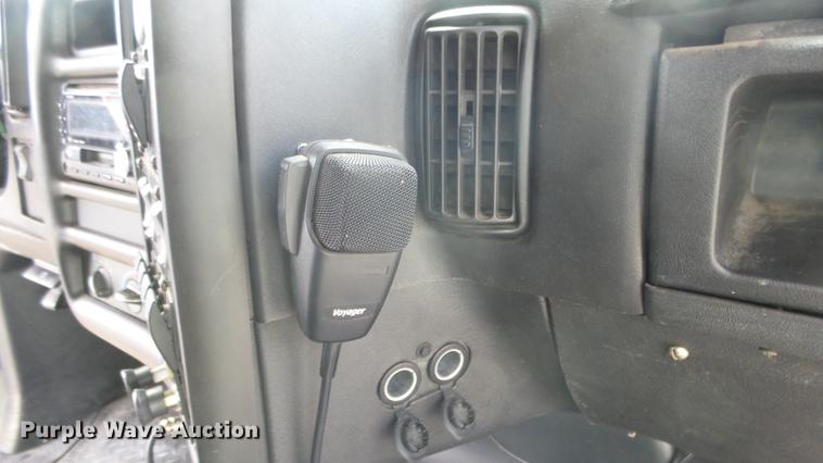 image for item ES9437 2006 GMC C5500 bus