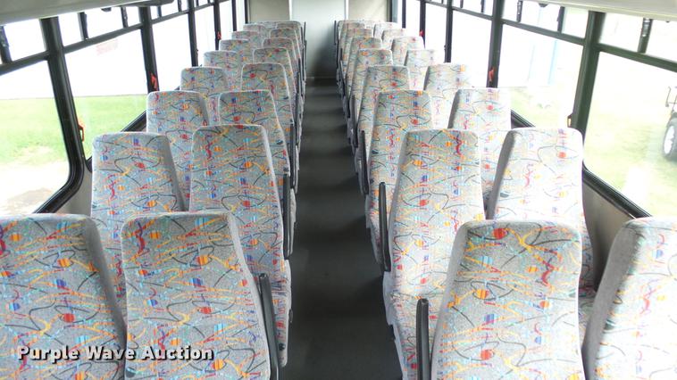 image for item ES9437 2006 GMC C5500 bus