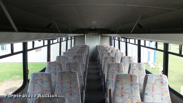 image for item ES9437 2006 GMC C5500 bus