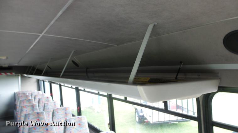 image for item ES9437 2006 GMC C5500 bus