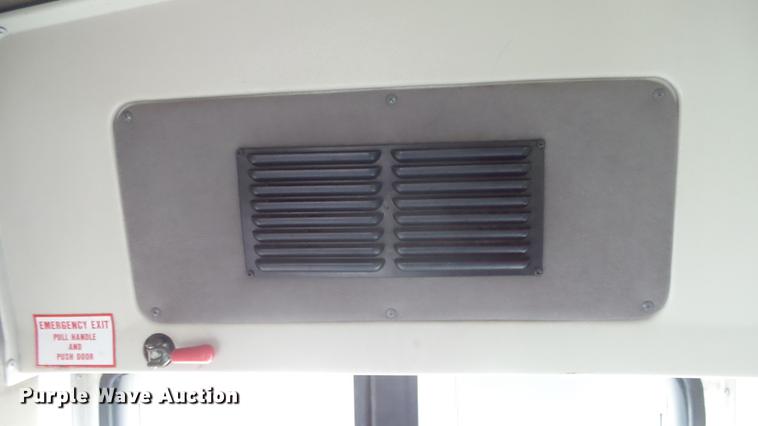 image for item ES9437 2006 GMC C5500 bus