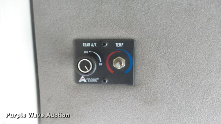 image for item ES9437 2006 GMC C5500 bus