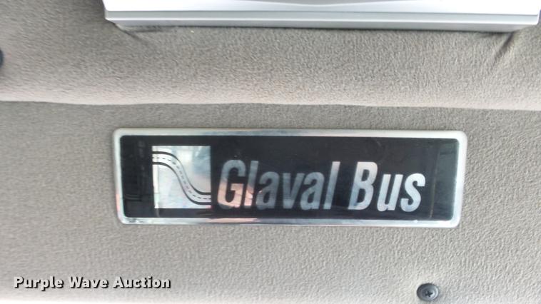 image for item ES9437 2006 GMC C5500 bus