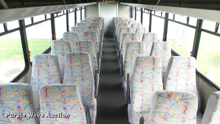 image for item ES9437 2006 GMC C5500 bus