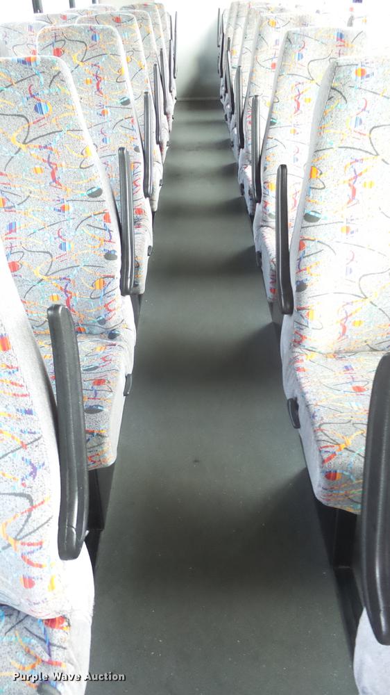 image for item ES9437 2006 GMC C5500 bus