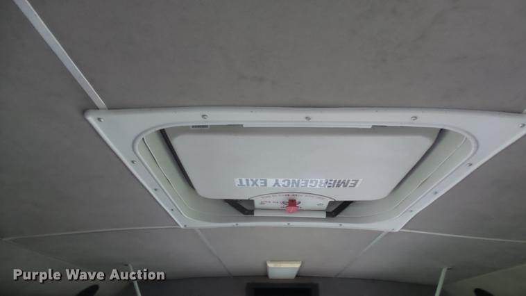 image for item ES9437 2006 GMC C5500 bus