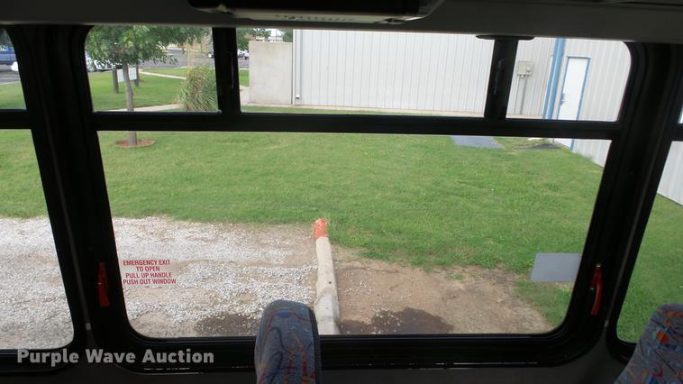 image for item ES9437 2006 GMC C5500 bus