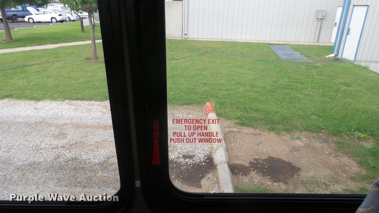 image for item ES9437 2006 GMC C5500 bus