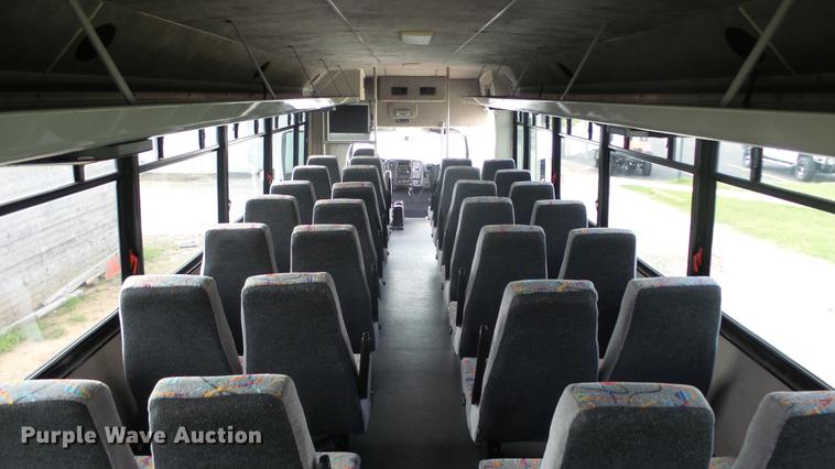 image for item ES9437 2006 GMC C5500 bus