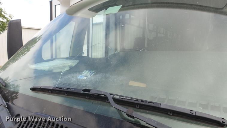 image for item ES9437 2006 GMC C5500 bus