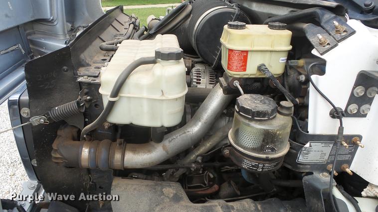 image for item ES9437 2006 GMC C5500 bus