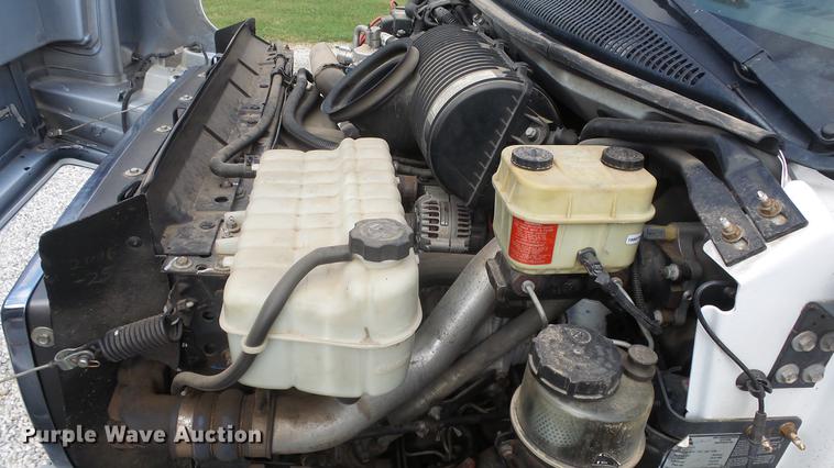 image for item ES9437 2006 GMC C5500 bus