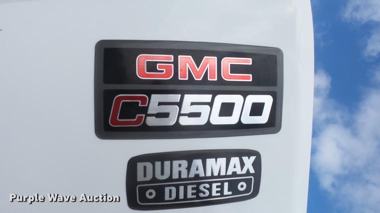 image for item ES9437 2006 GMC C5500 bus