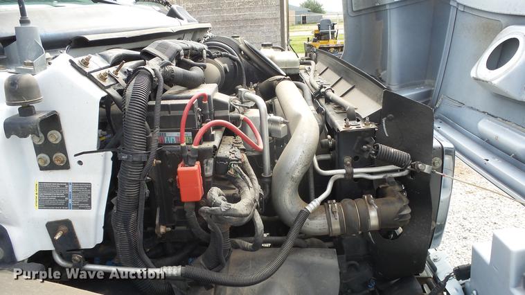 image for item ES9437 2006 GMC C5500 bus