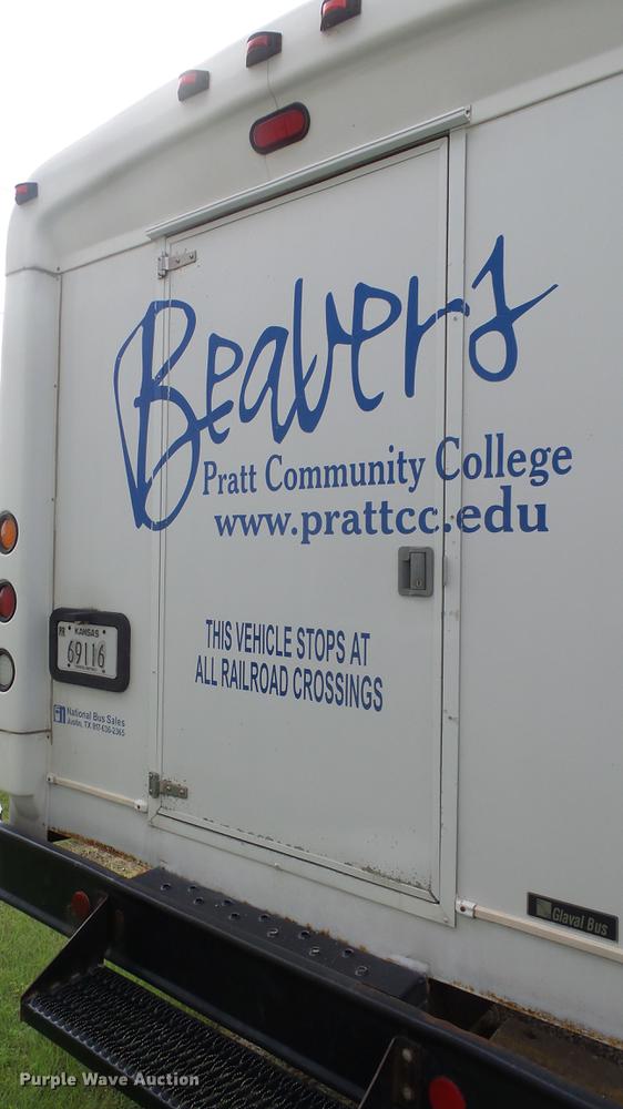 image for item ES9437 2006 GMC C5500 bus