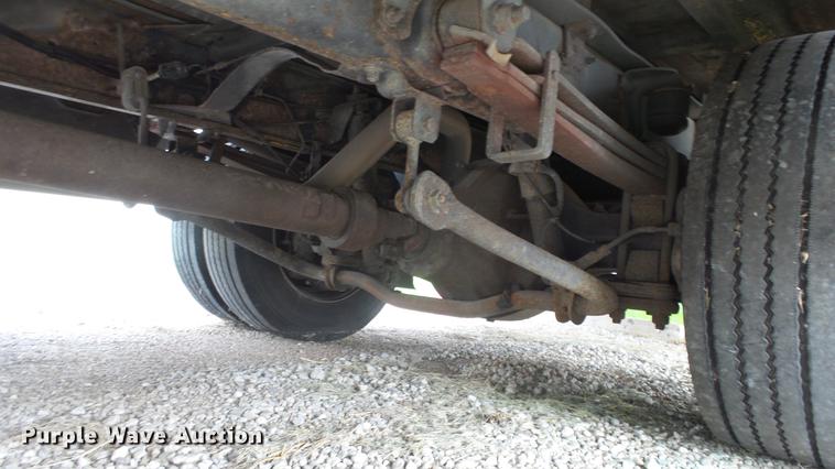 image for item ES9437 2006 GMC C5500 bus