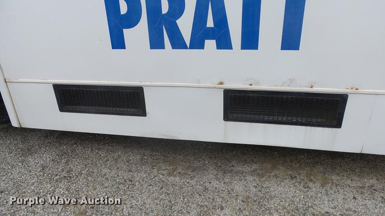 image for item ES9437 2006 GMC C5500 bus