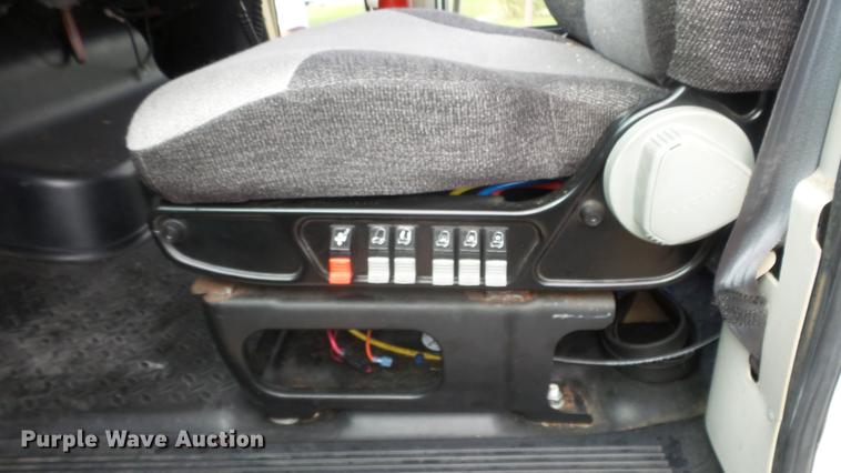 image for item ES9437 2006 GMC C5500 bus