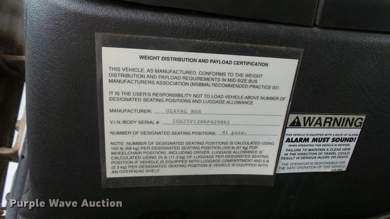 image for item ES9437 2006 GMC C5500 bus