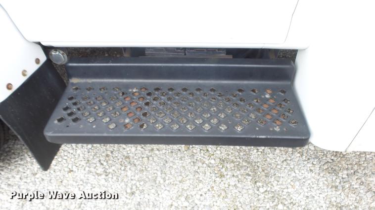 image for item ES9437 2006 GMC C5500 bus