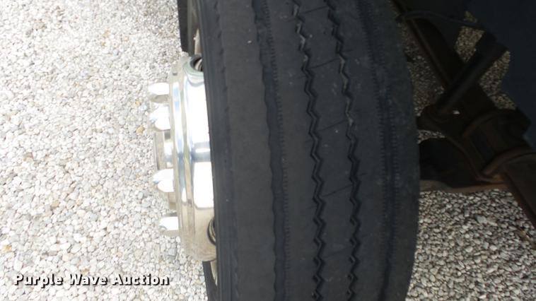 image for item ES9437 2006 GMC C5500 bus