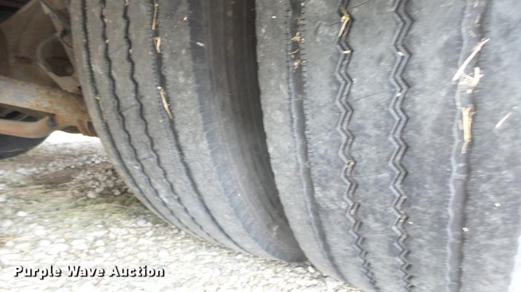 image for item ES9437 2006 GMC C5500 bus