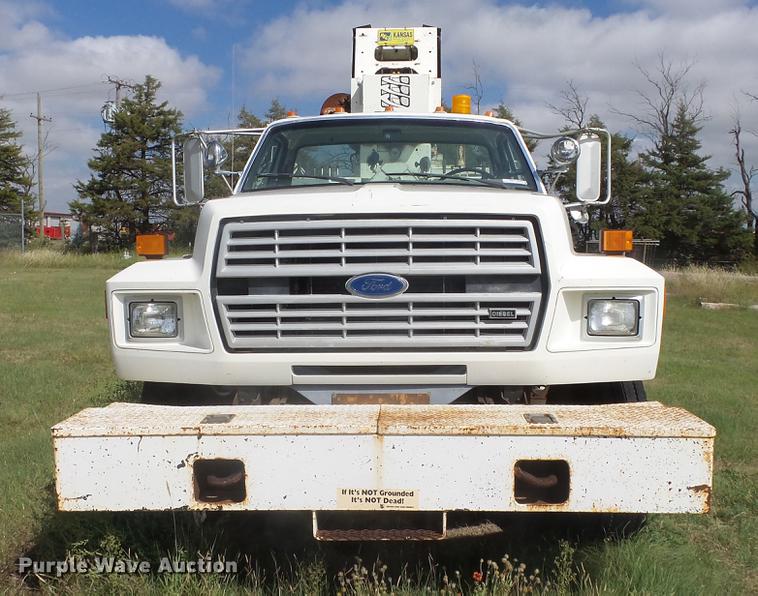 image for item ES9440 1991 Ford F800 digger derrick truck
