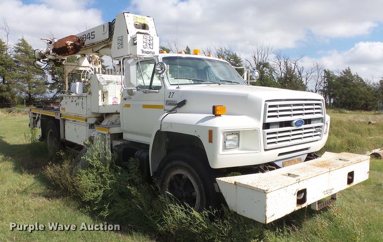 image for item ES9440 1991 Ford F800 digger derrick truck