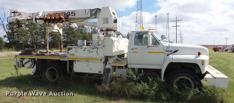 image for item ES9440 1991 Ford F800 digger derrick truck