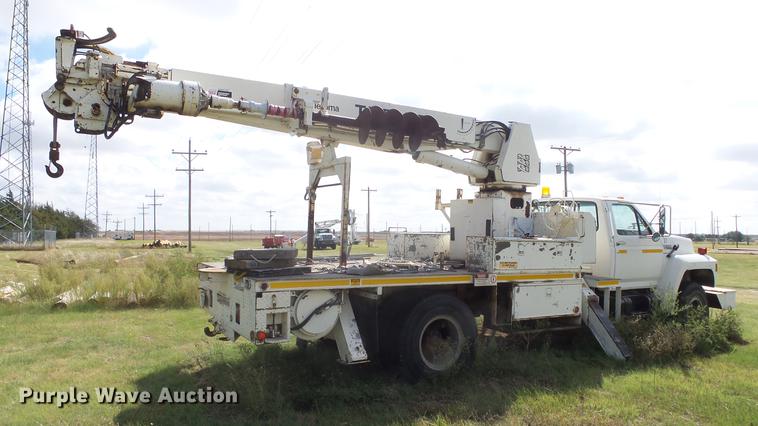 image for item ES9440 1991 Ford F800 digger derrick truck