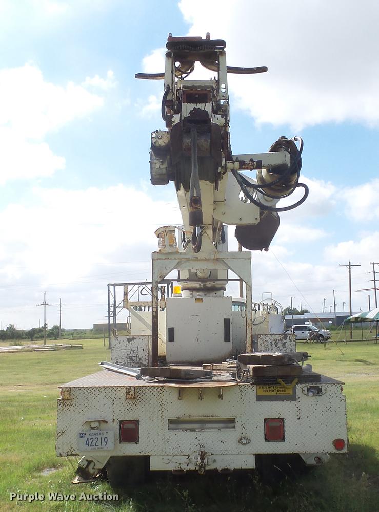 image for item ES9440 1991 Ford F800 digger derrick truck