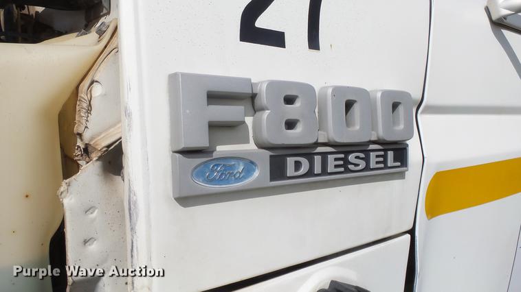image for item ES9440 1991 Ford F800 digger derrick truck