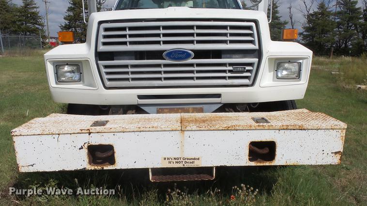 image for item ES9440 1991 Ford F800 digger derrick truck