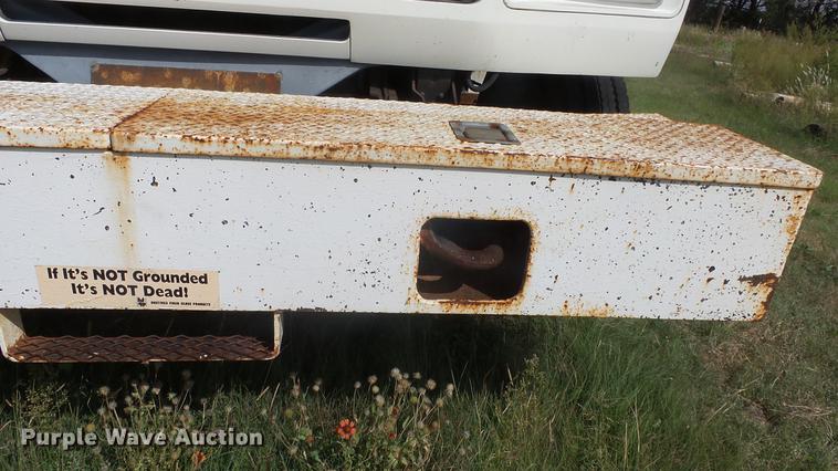 image for item ES9440 1991 Ford F800 digger derrick truck