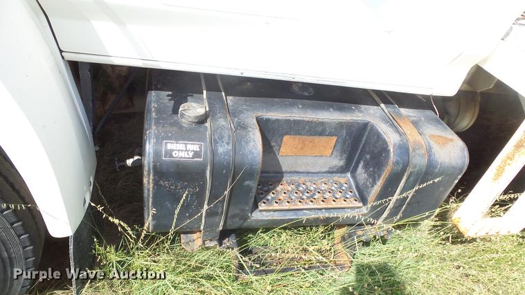 image for item ES9440 1991 Ford F800 digger derrick truck